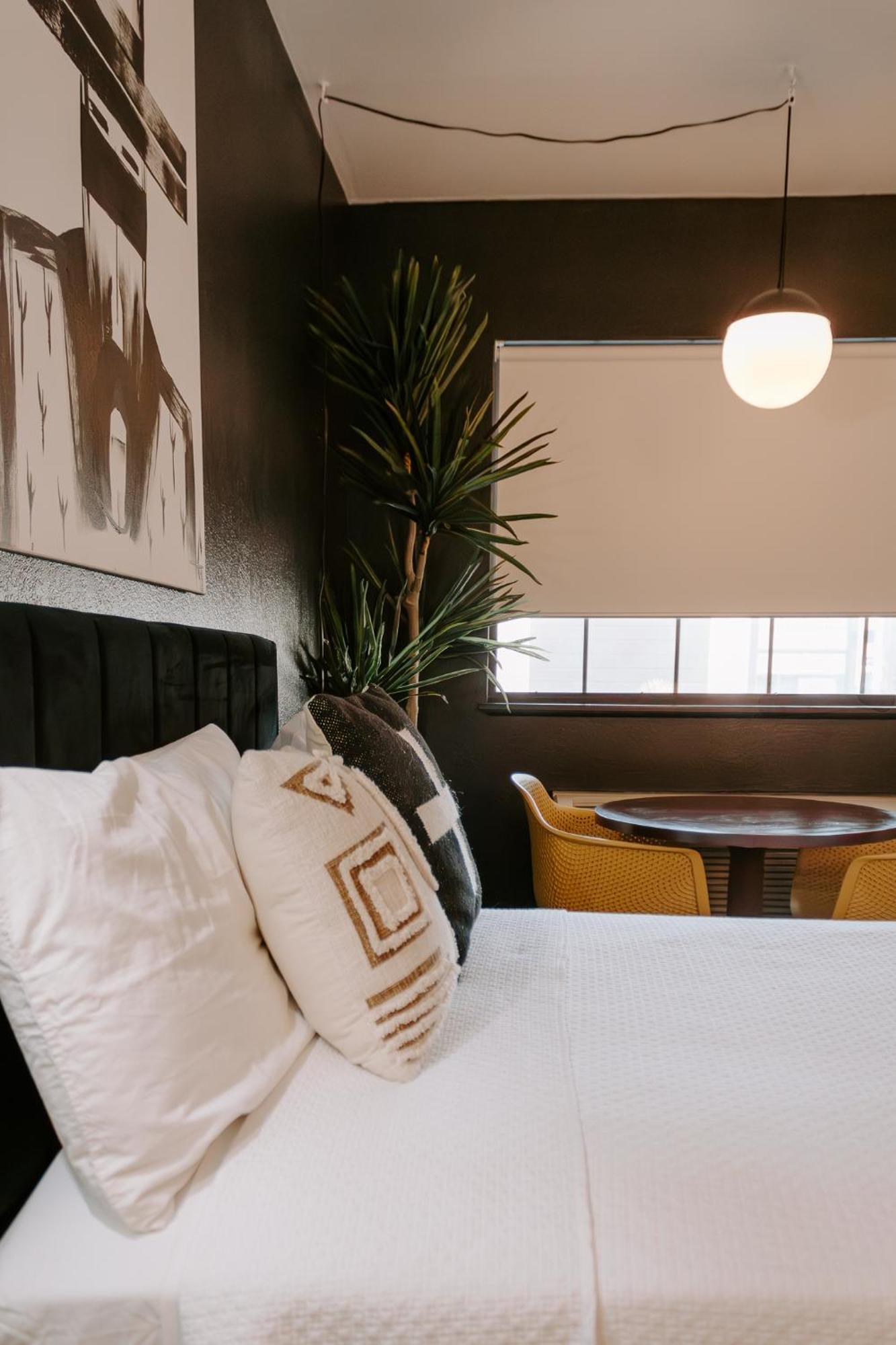 The Cowboy Motel Camp Wood Extérieur photo