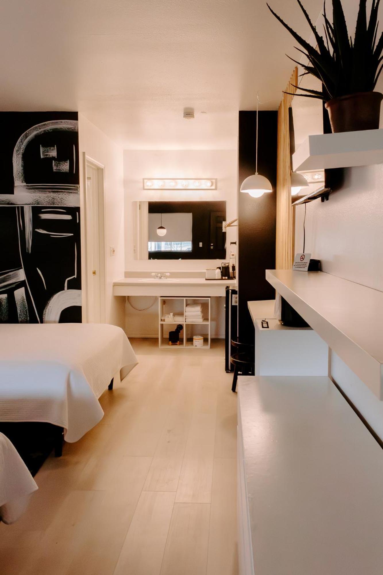The Cowboy Motel Camp Wood Extérieur photo