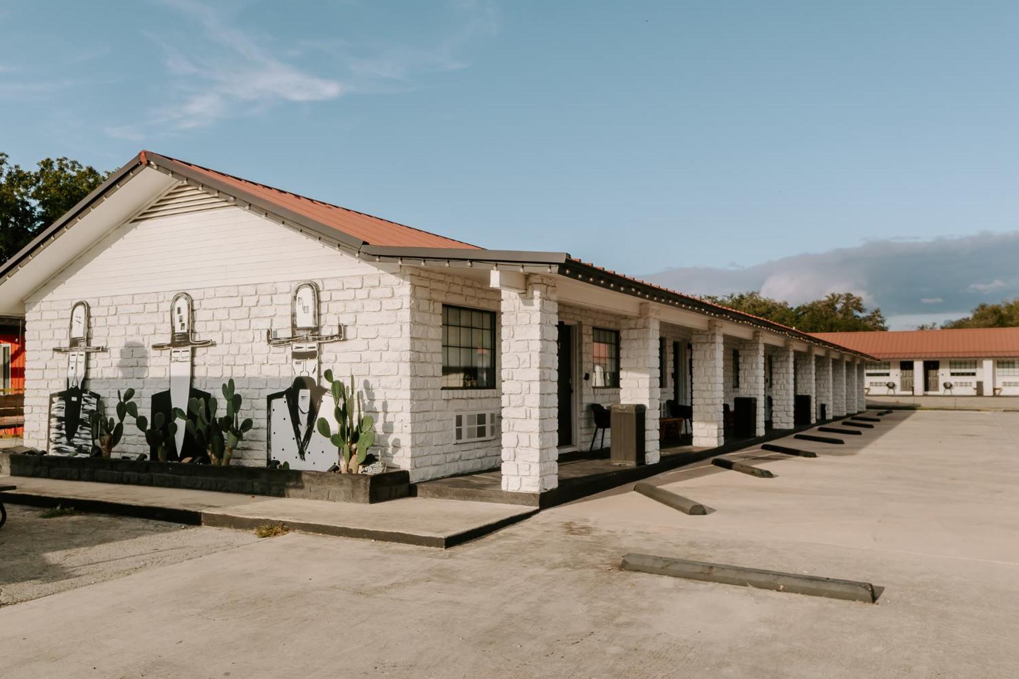 The Cowboy Motel Camp Wood Extérieur photo